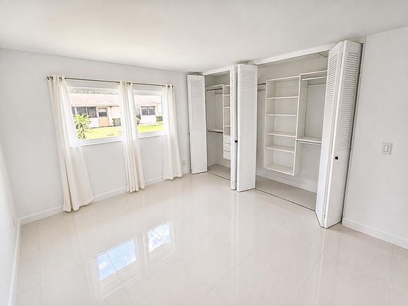 4th image of 2568 Dudley Drive E #G