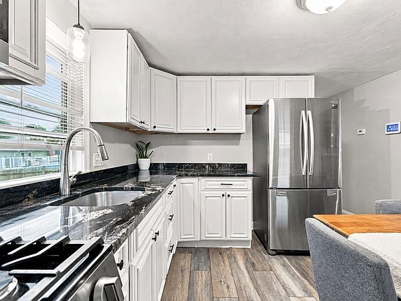 3rd image of 35 Crescent Ave