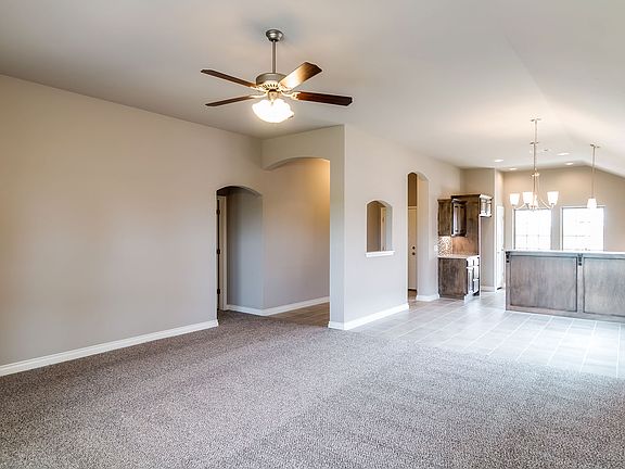 4th image of 813 Bergen Peak Dr
