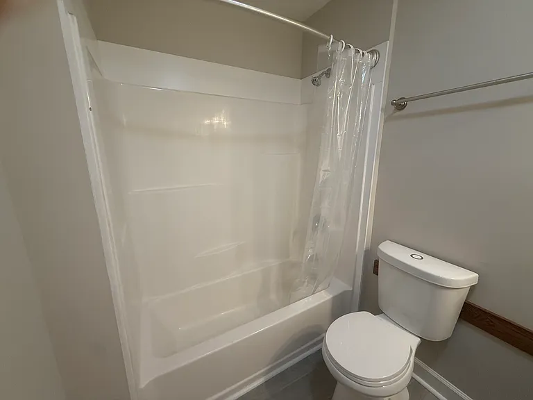 SPACIOUS BATHROOM #1