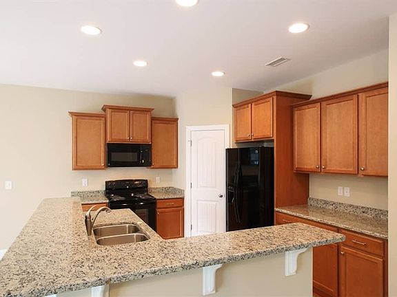 3rd image of 45 Standing Oaks Ln