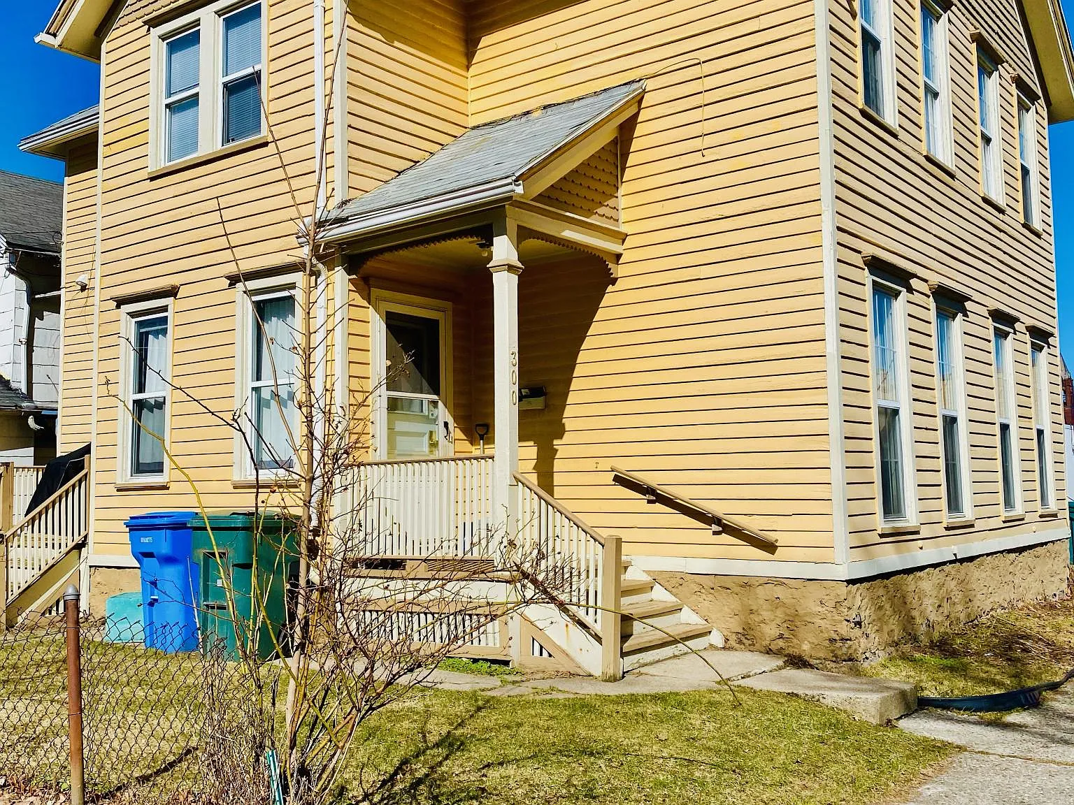 2 bed, 1000 sqft, $1,300 — Photo 1