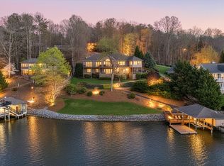 274 Village Ln, Moneta, VA 24121