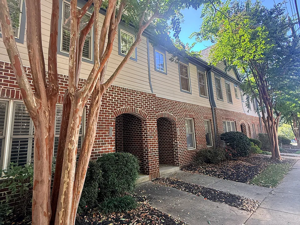 700 Bennett St