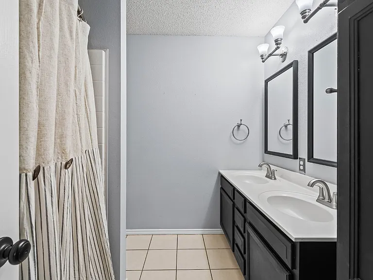10702 Akron Ave — Photo 17