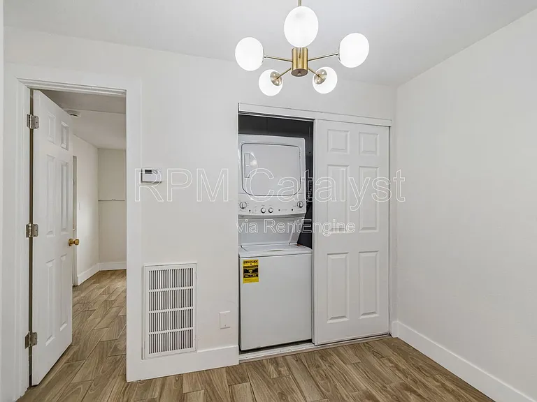 6905 1/2 N Duncan Ave #A — Photo 5