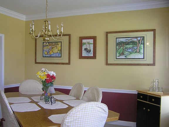 3rd image of 823 Meadowfield Dr