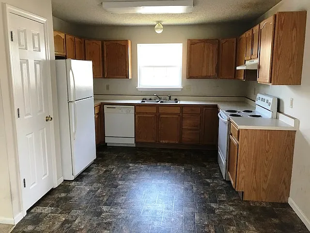 101 Hickory Valley Dr — Photo 2