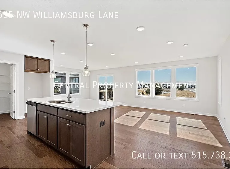 635 NW Williamsburg Ln — Photo 4