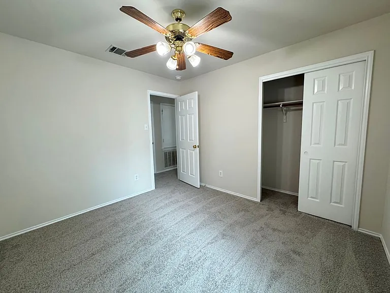 113 Salado Dr — Photo 35