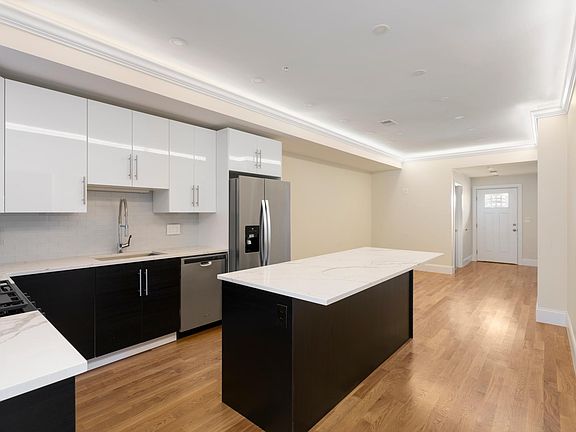 2nd image of 712 E 6th St APT 2