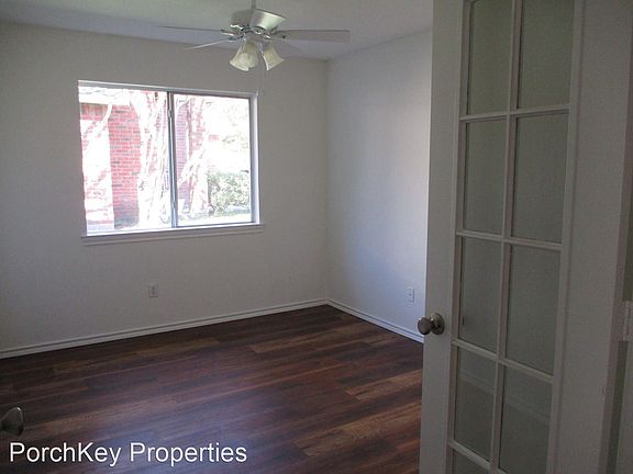 3rd image of 153 Cresthaven Dr
