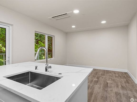 5th image of 17 Harbor Ave SW #303
