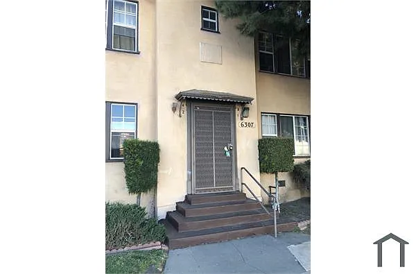 Building Photo - 6311 West Blvd #2