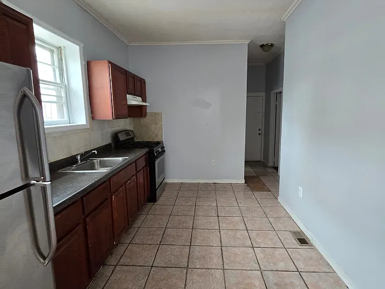 401 Marshall St #1RA — Photo 4