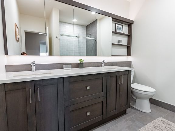 Show Suite - Ensuite