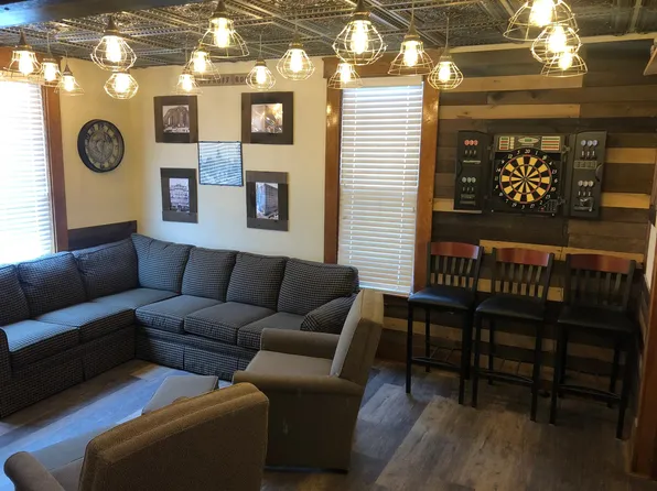 1101 Bridge St, Charlevoix, MI 49720