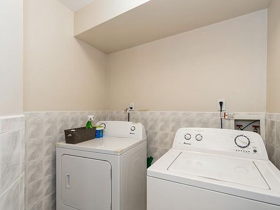 3rd image of 284 Baldwin Ave APT 2