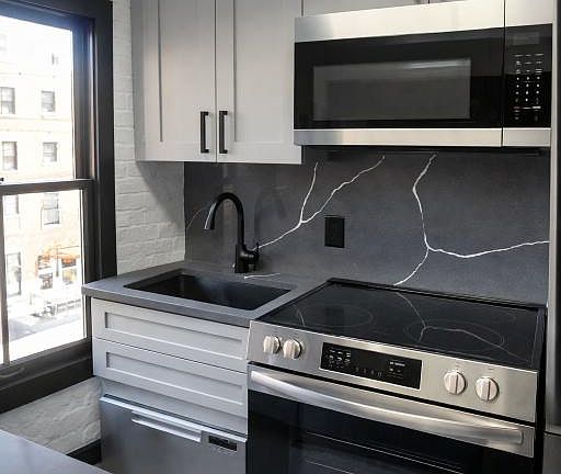 4th image of 561 Hudson St #Phn