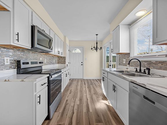 5th image of 300 Worth St