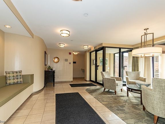 2nd image of 100 Fox Hollow Dr APT 206C