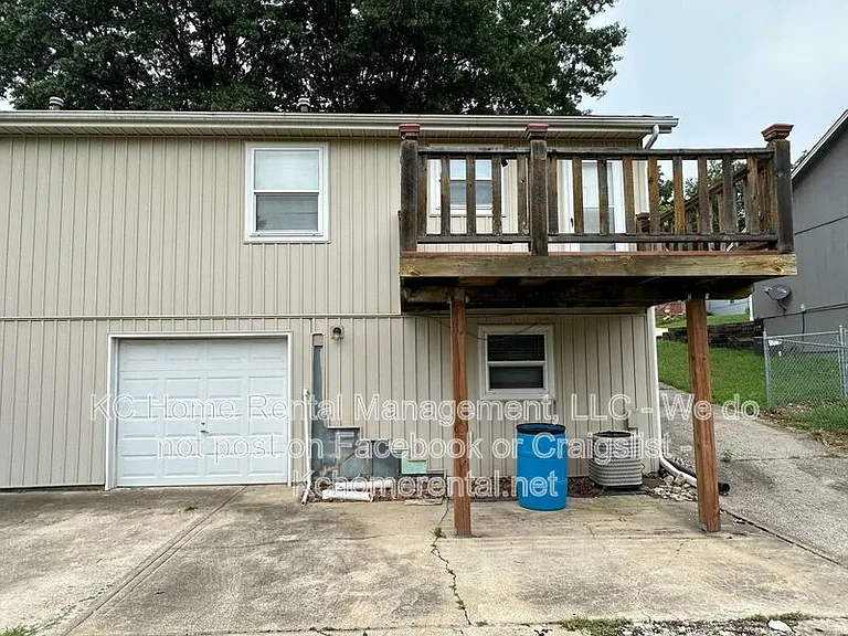 735 NE Barnes Dr #B — Photo 36