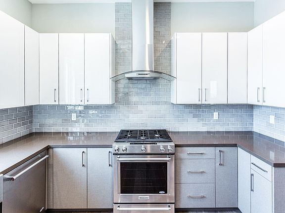 3rd image of 325 E Providencia Ave Unit 102