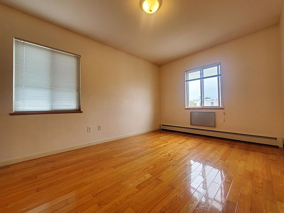 5th image of 14529 22nd Ave Floor 2