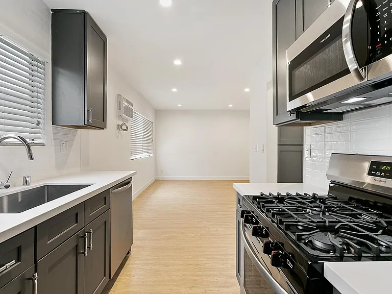 3314 Mentone Ave #9A — Photo 2