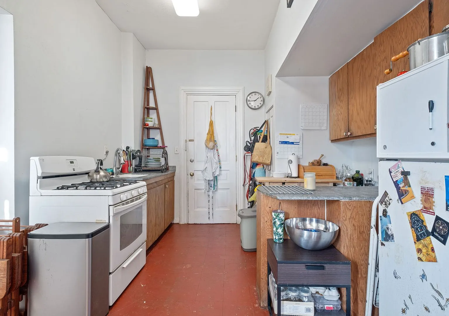 223 Bates Ave — Photo 3