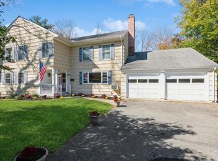 18 Langeland Dr, Mount Kisco, NY 10549