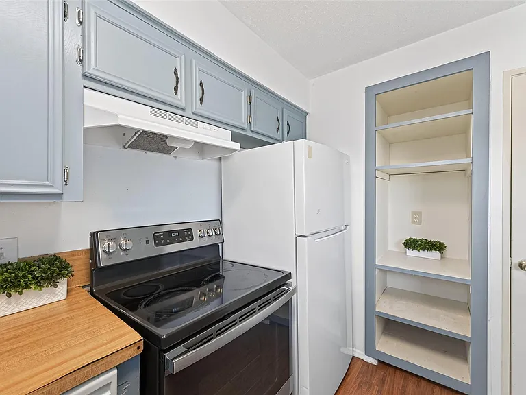 7714 Renwick Dr #D13 — Photo 14