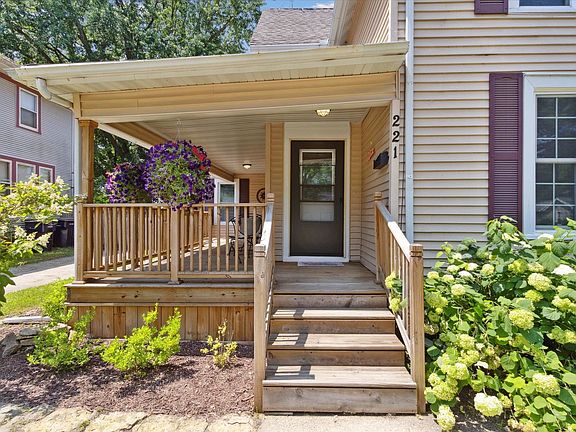 5th image of 221 N Chatham St