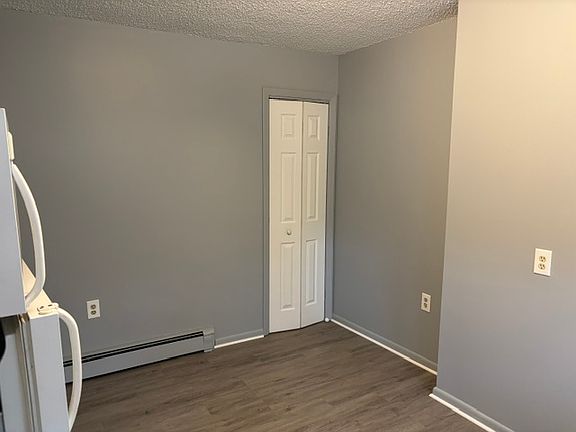 3rd image of 958 Hoosick Rd #1
