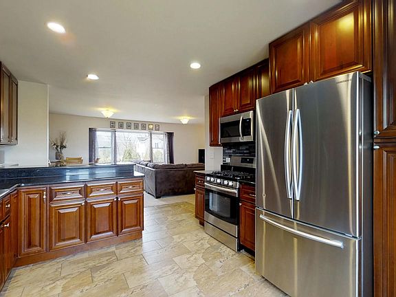 5th image of 39385 N Carol Ln