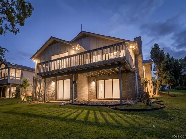 2225 Cameo Lake Dr, Bloomfield Hills, MI 48302
