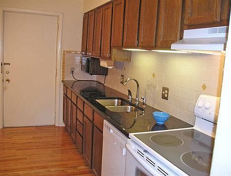 4th image of 2508 Traver Blvd