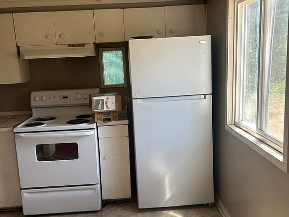 5th image of 211 1/2 E Main St Unit B
