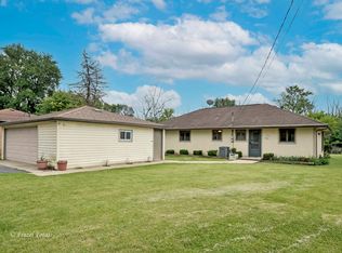 26151 W Mary Ann Rd, Antioch, IL 60002