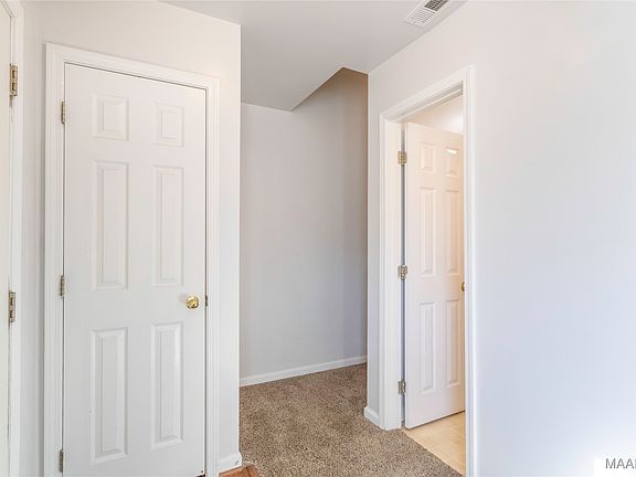 4th image of 121 Willow Point Ln