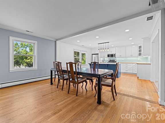 5th image of 21 Hamburg Dr