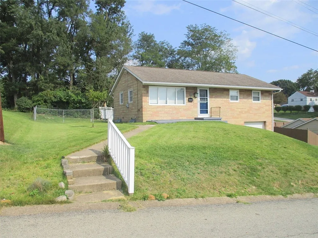 24 Russell St photo 1