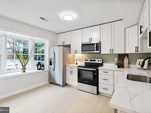 4903 Van Walbeek Pl, Annandale, VA 22003