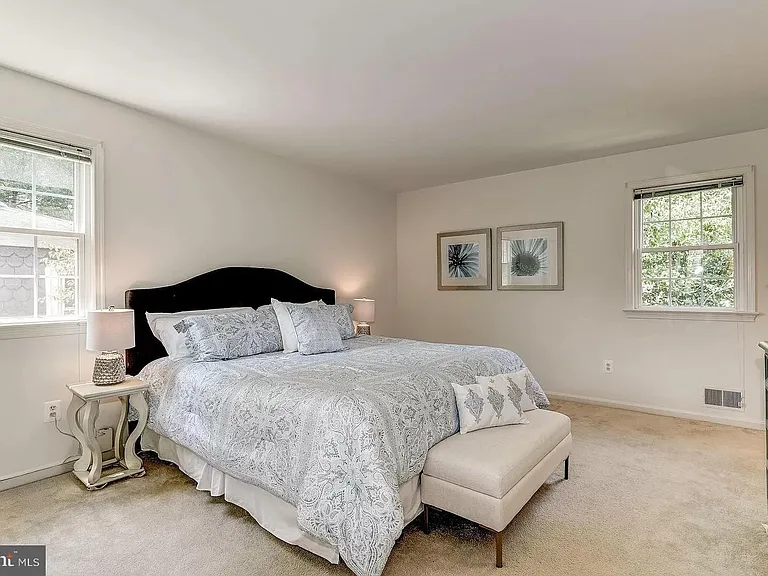 1214 Colonial Rd — Photo 11