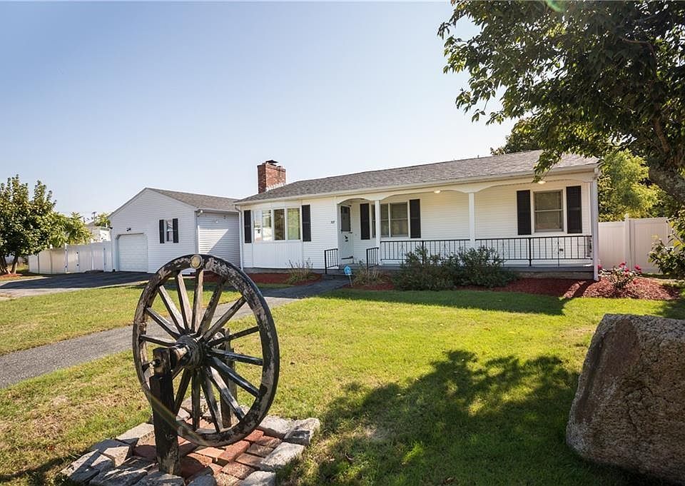 327 Simmonsville Ave, Johnston, RI 02919 Zillow