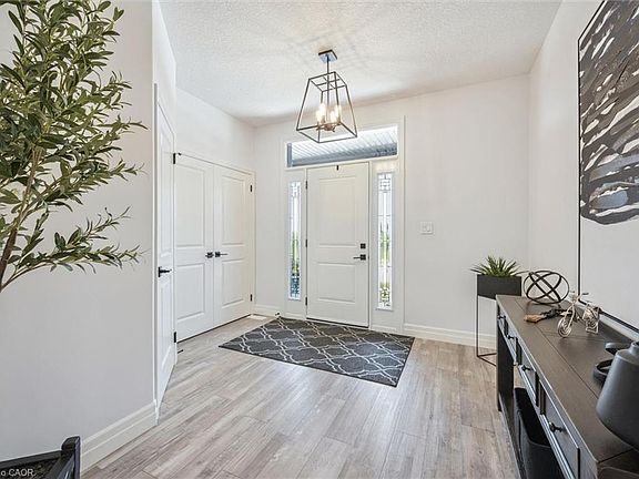 4th image of 164 Woodberry Cres
