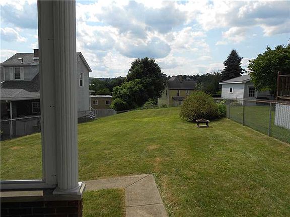 3rd image of 624 Warden St
