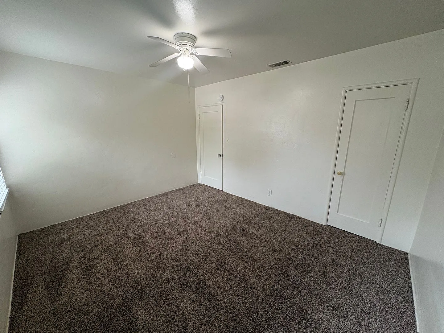 Cozy 2-bedroom home Available Now! — Photo 4