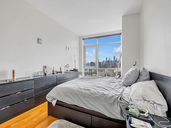 4th image of 11-24 31st Ave #12B