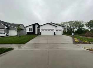 3180 Brook Landing Ct, Des Moines, IA 50317